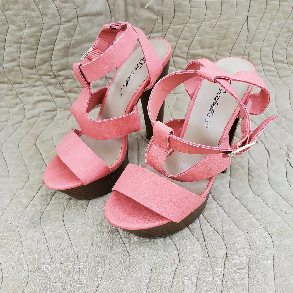 Breckelle's Betsey Strappy Heels